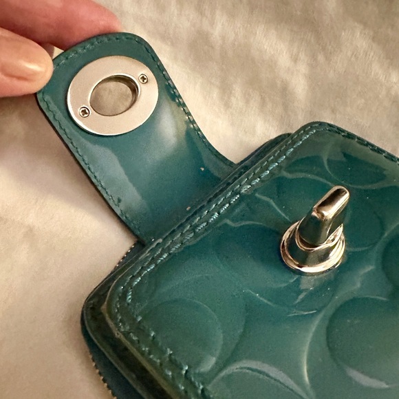 Women’s Coach wallet patent leather teal . Outside excellent, pealing.inside - Picture 11 of 16